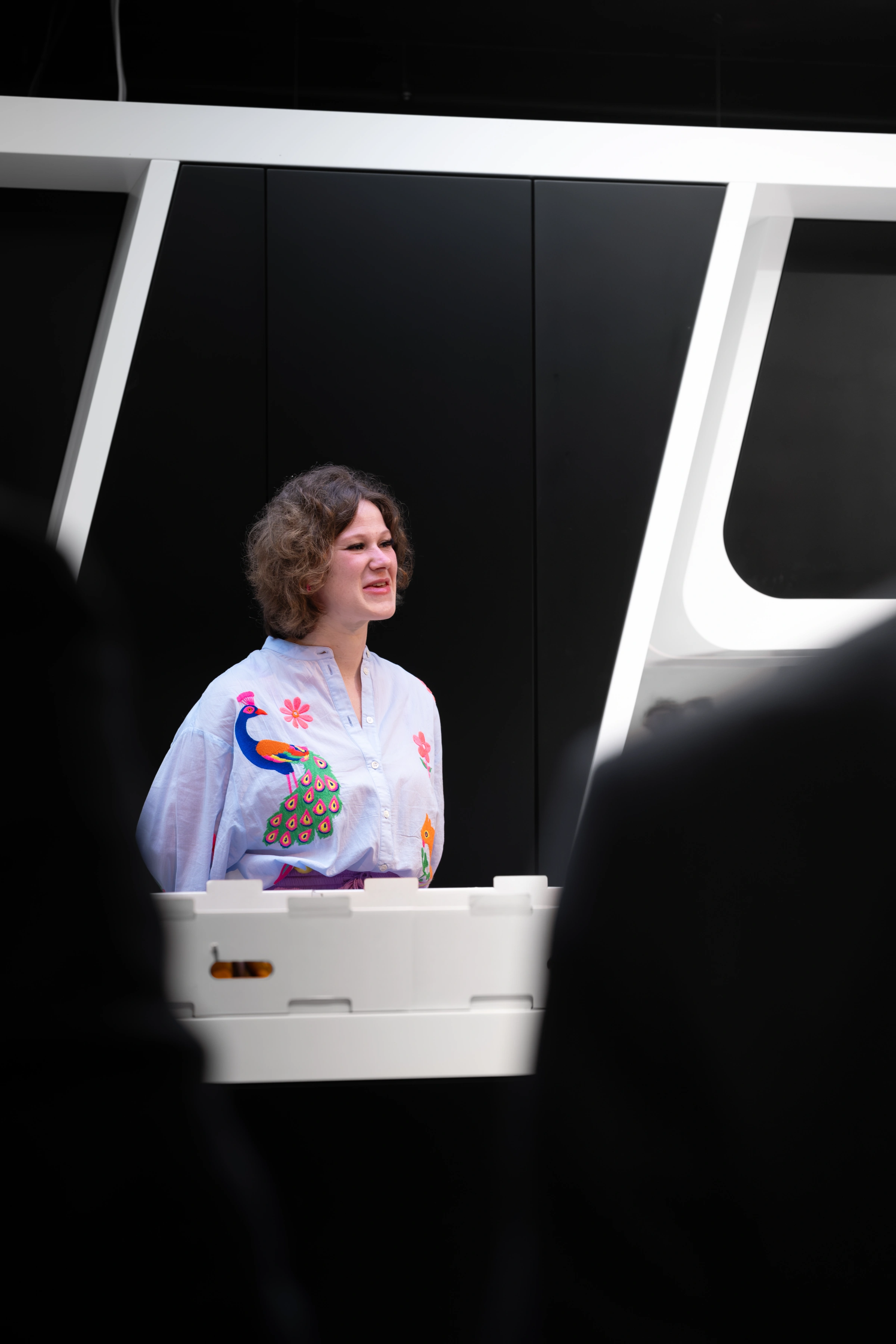 Eigenaar van Augustijns Keukens tijdens Open Coffee netwerkevenement in showroom in professionele setting