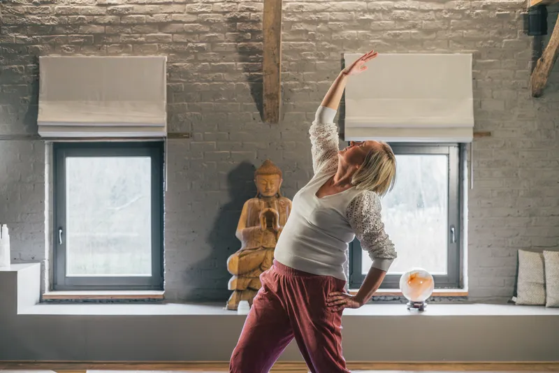 Portretfoto van Anja Van Damme tijdens branding fotoshoot bij Ananda in rustige professionele setting